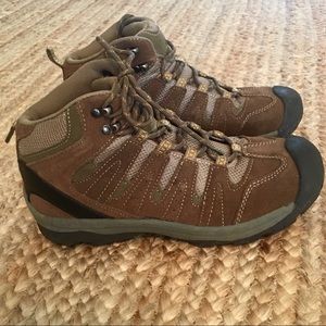 Men’s size 7 brown hiking boots